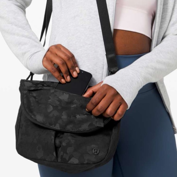 NWT Lululemon All Night Festival Bag 5L - Picture 5 of 6